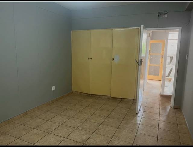 5 BEDROOM APARTMENT FOR SALE IN SUNNYSIDE
